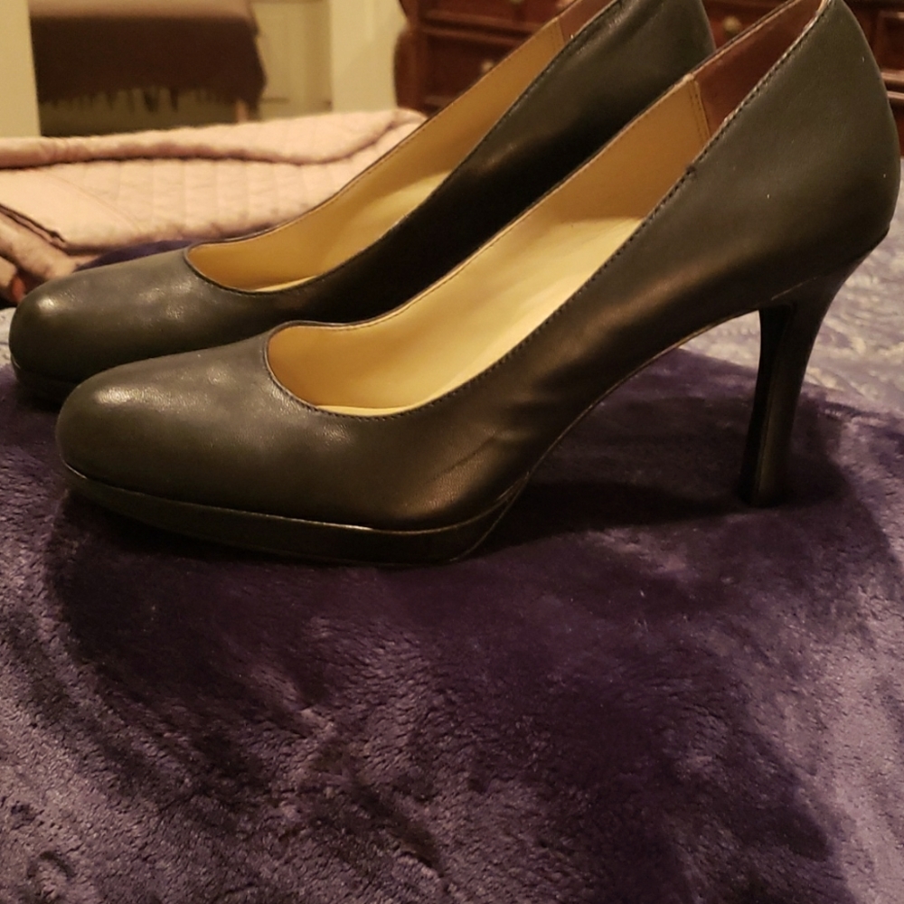 Naturalizer Ladies Black leather platform pumps, size 9 wide
